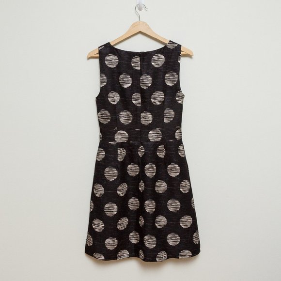 Mid-length Sleeveless Dress fron Banana Republic, size 4p - Picture 2 of 6